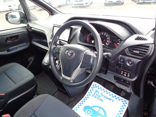 TOYOTA VOXY 2016 Image 31