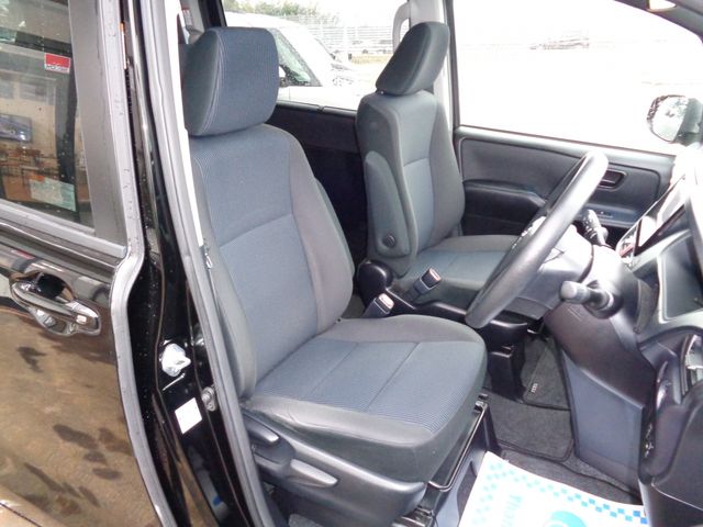 TOYOTA VOXY 2016 Image 31