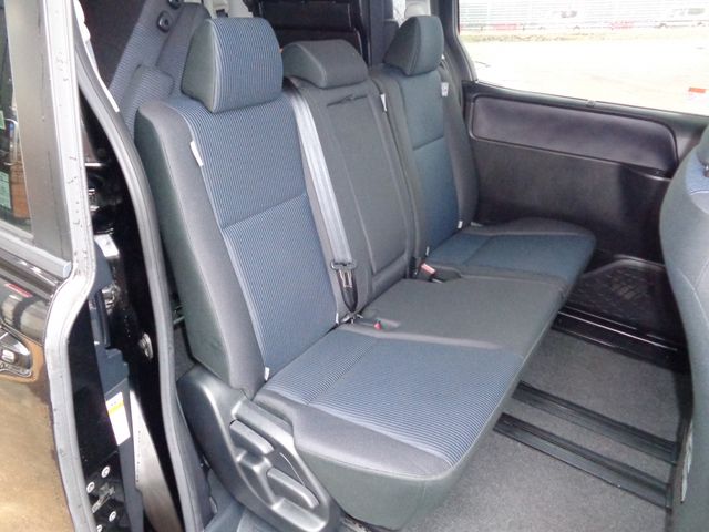 TOYOTA VOXY 2016 Image 31