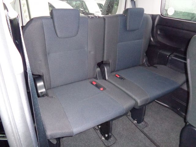 TOYOTA VOXY 2016 Image 31