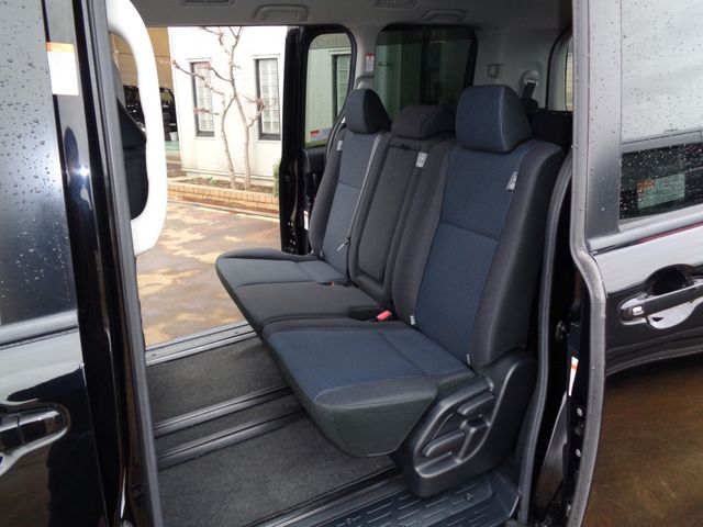 TOYOTA VOXY 2016 Image 31