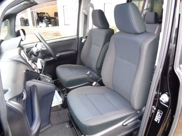 TOYOTA VOXY 2016 Image 31