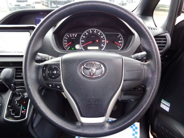 TOYOTA VOXY 2016 Image 31