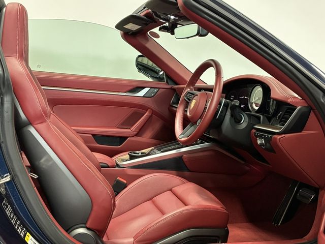 PORSCHE 911 2021 Image 31