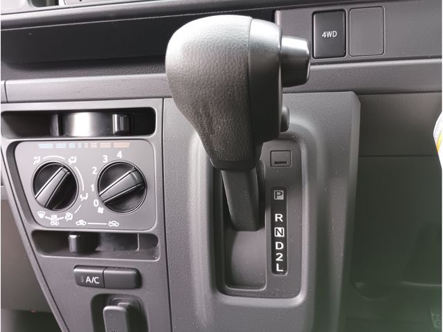 DAIHATSU HIJET DECKVAN 4WD 2020 Image 31