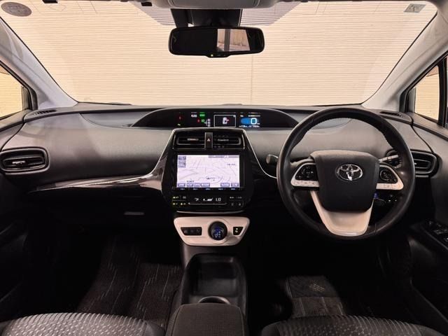 TOYOTA PRIUS 2017 Image 31
