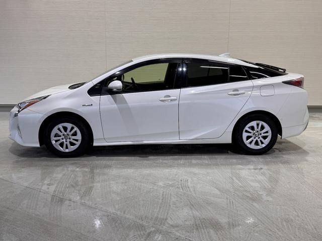 TOYOTA PRIUS 2017 Image 31