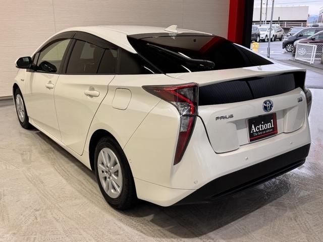 TOYOTA PRIUS 2017 Image 31