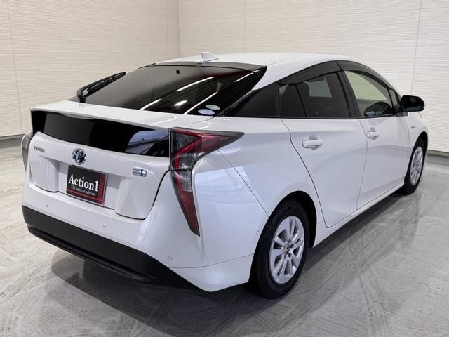 TOYOTA PRIUS 2017 Image 31
