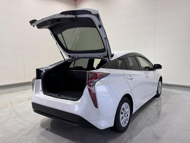 TOYOTA PRIUS 2017 Image 31