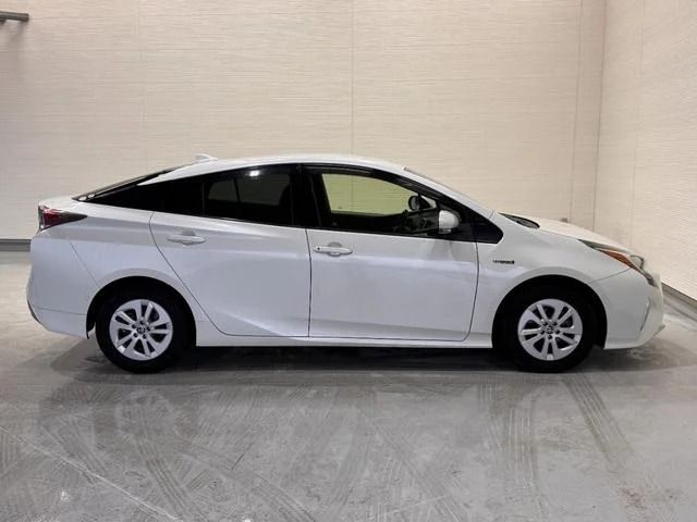 TOYOTA PRIUS 2017 Image 31
