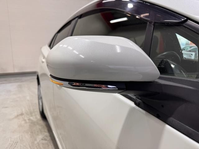 TOYOTA PRIUS 2017 Image 31