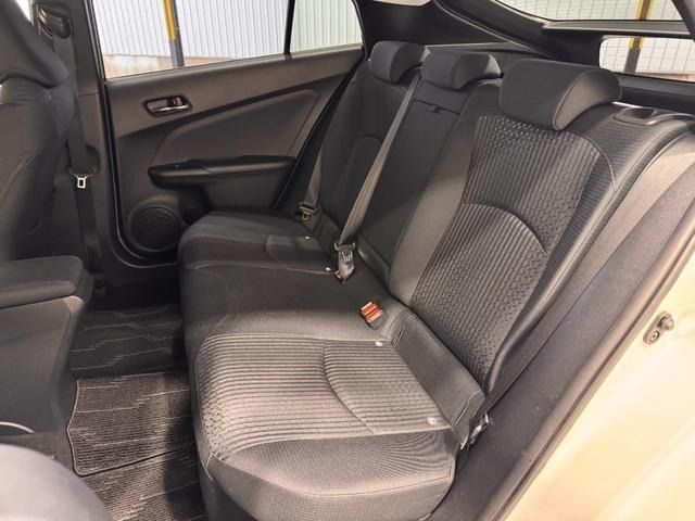 TOYOTA PRIUS 2017 Image 31