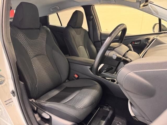 TOYOTA PRIUS 2017 Image 31