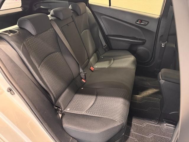 TOYOTA PRIUS 2017 Image 31