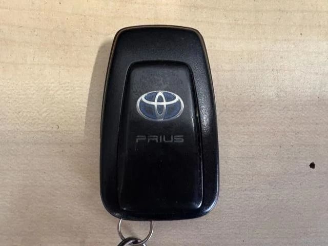 TOYOTA PRIUS 2017 Image 31