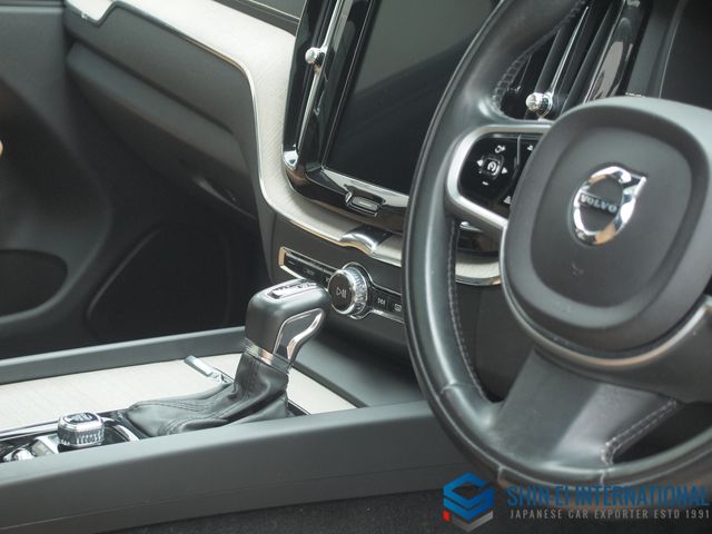 VOLVO XC60 2019 Image 31