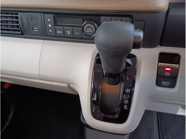 HONDA N BOX 2024 Image 31