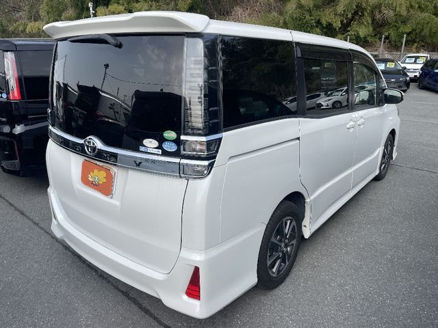 TOYOTA VOXY 2017 Image 31