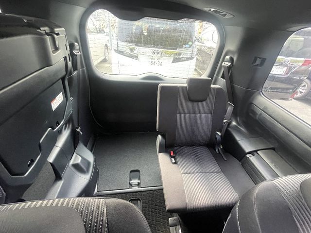 TOYOTA VOXY 2017 Image 31