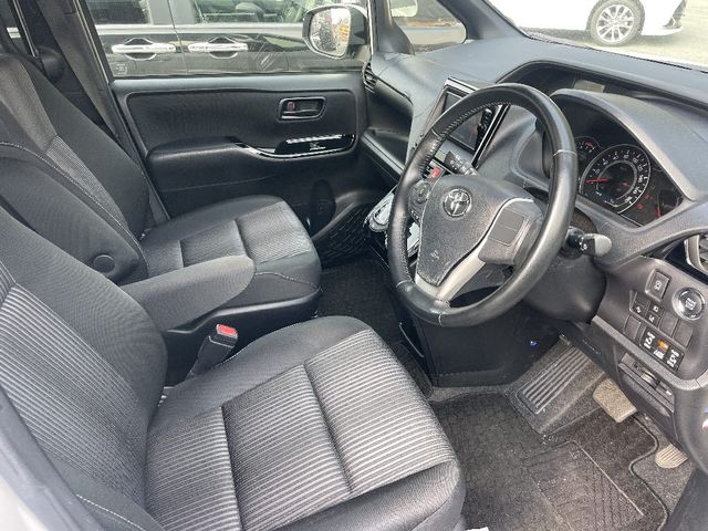 TOYOTA VOXY 2017 Image 31