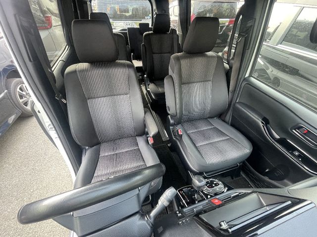 TOYOTA VOXY 2017 Image 31