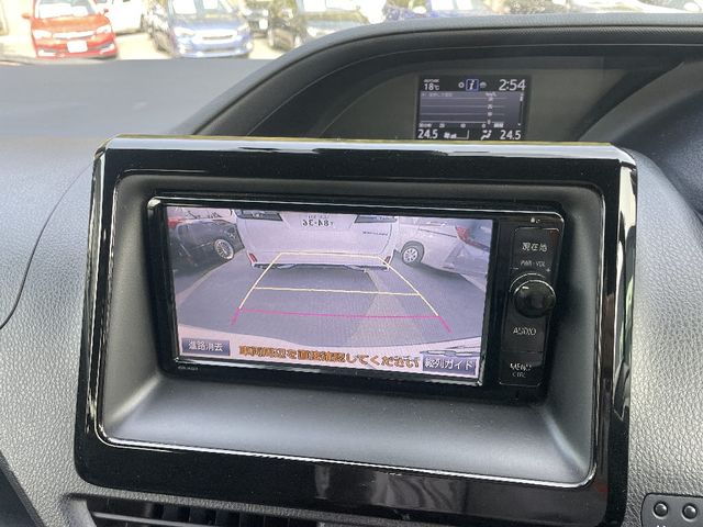 TOYOTA VOXY 2017 Image 31