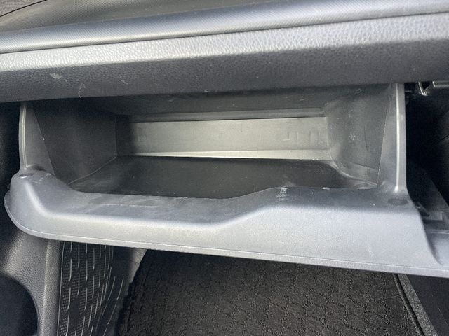 TOYOTA VOXY 2017 Image 31