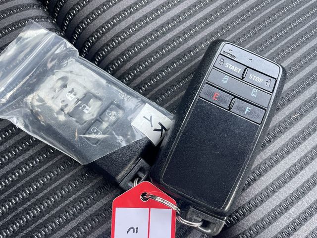 TOYOTA VOXY 2017 Image 31