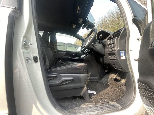 TOYOTA VOXY 2017 Image 31