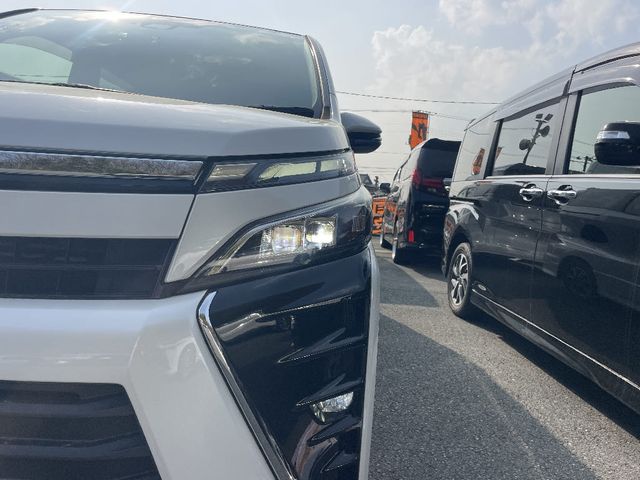 TOYOTA VOXY 2017 Image 31