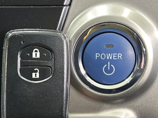 TOYOTA PRIUS ALPHA 2011 Image 31