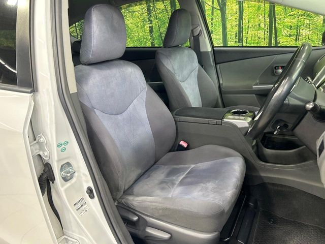 TOYOTA PRIUS ALPHA 2011 Image 31