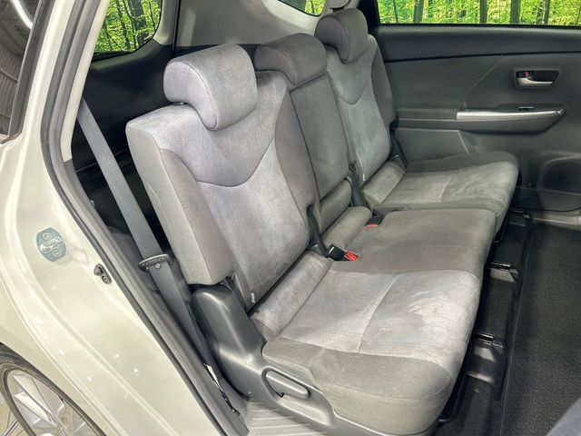 TOYOTA PRIUS ALPHA 2011 Image 31