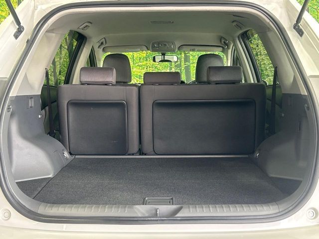 TOYOTA PRIUS ALPHA 2011 Image 31