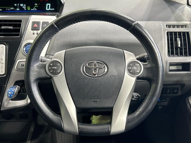 TOYOTA PRIUS ALPHA 2011 Image 31