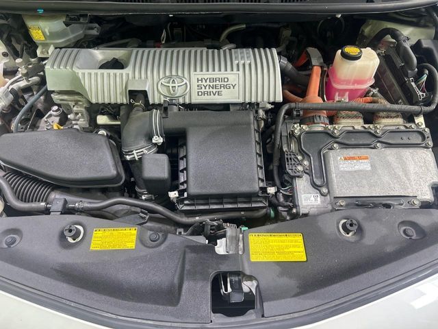 TOYOTA PRIUS ALPHA 2011 Image 31