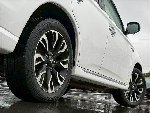 MITSUBISHI OUTLANDER PHEV 2015 Image 31