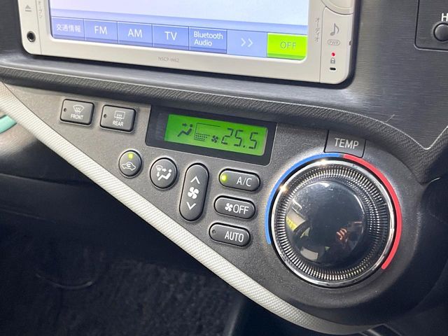 TOYOTA AQUA 2013 Image 31