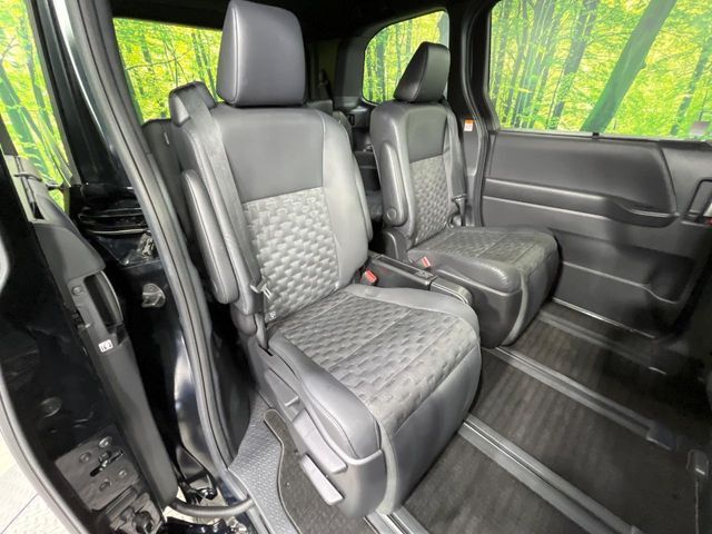 TOYOTA VOXY 2022 Image 31