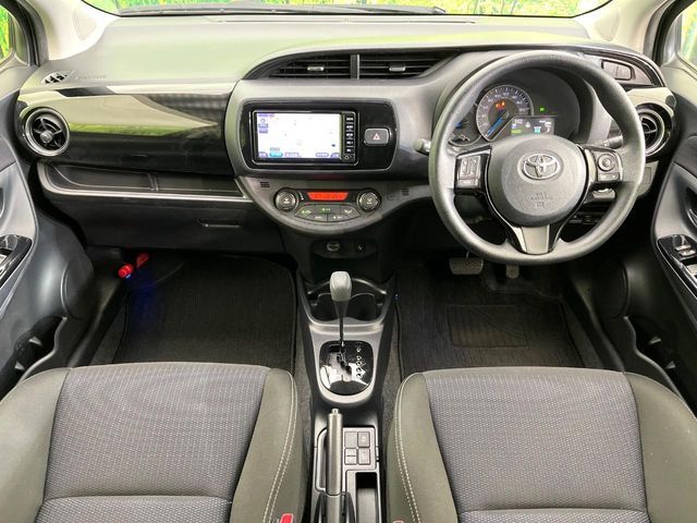 TOYOTA VITZ HYBRID 2017 Image 31