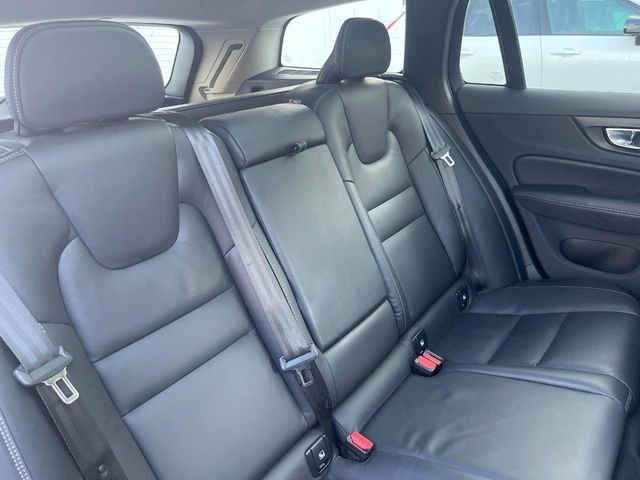 VOLVO V60 2022 Image 31