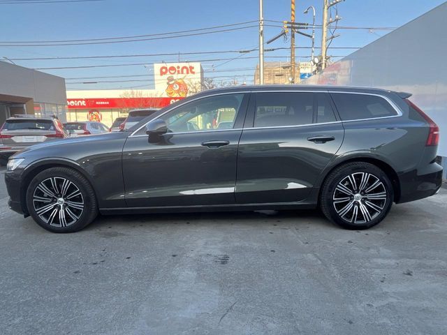 VOLVO V60 2022 Image 31