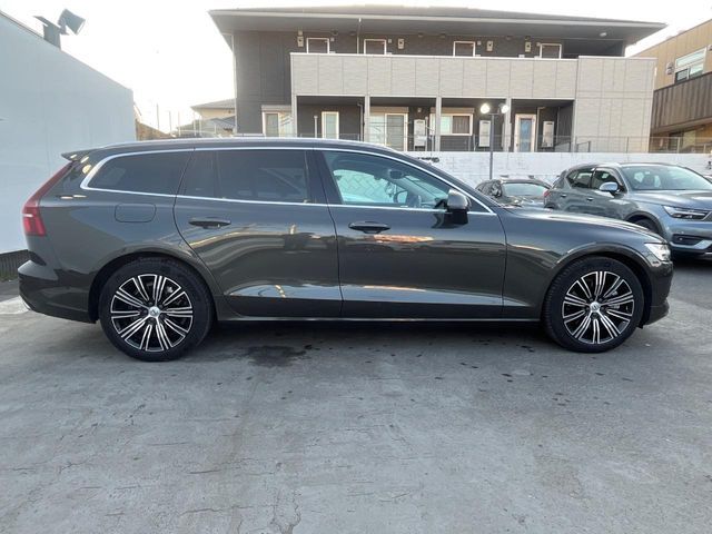 VOLVO V60 2022 Image 31