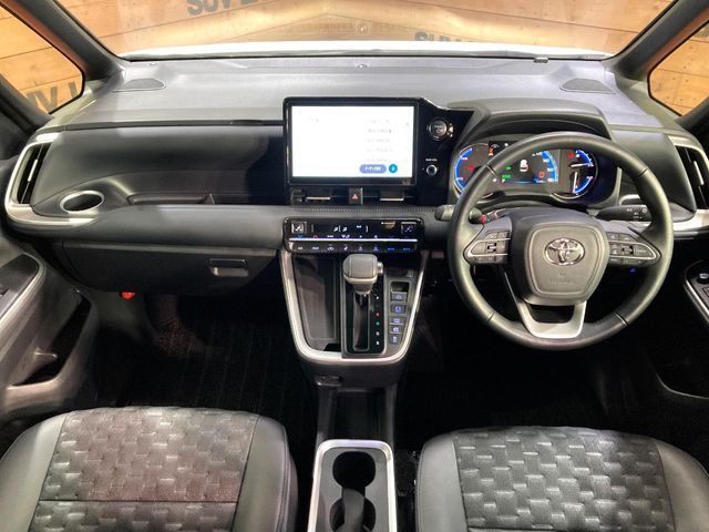 TOYOTA VOXY HYBRID 2023 Image 31