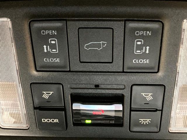 TOYOTA VOXY HYBRID 2023 Image 31