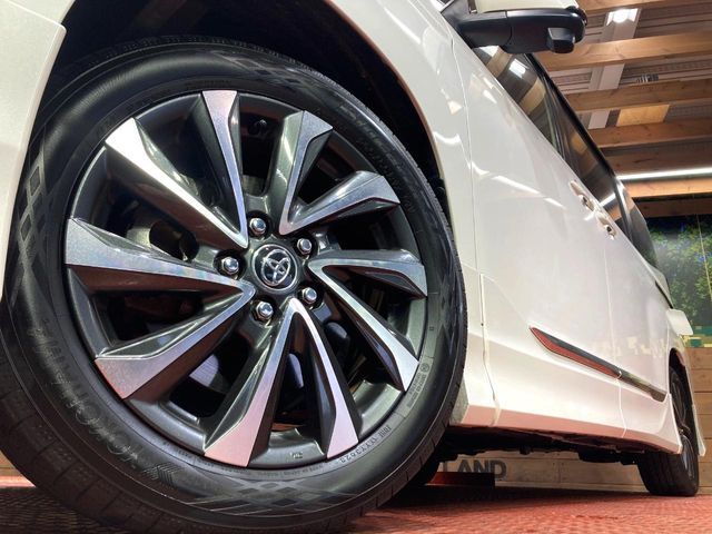 TOYOTA VOXY HYBRID 2023 Image 31