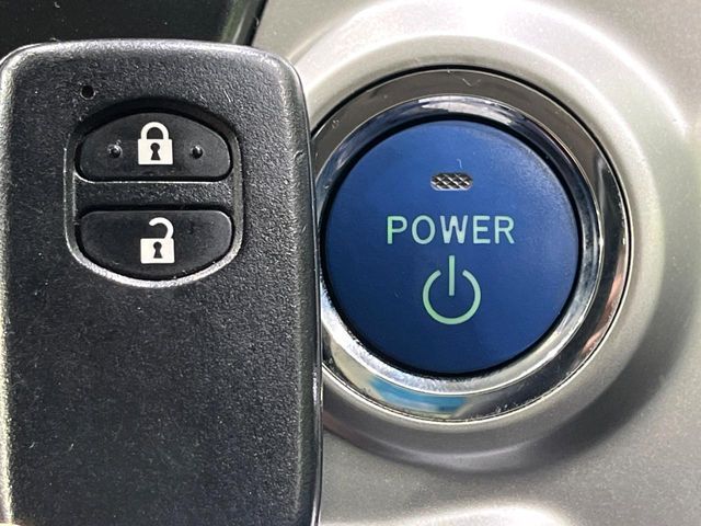 TOYOTA PRIUS ALPHA 2013 Image 31