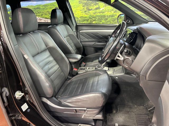 MITSUBISHI OUTLANDER PHEV 2017 Image 31