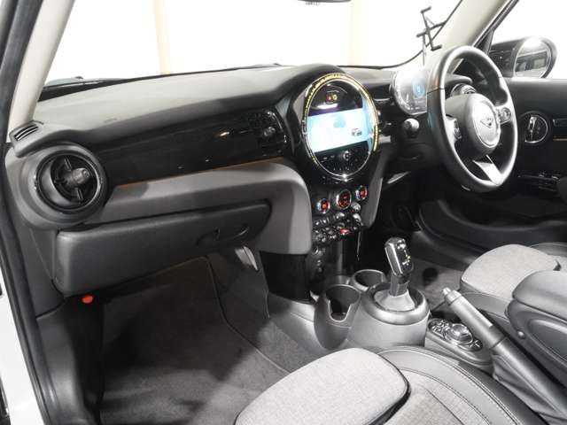 BMW MINI COOPER S 5DOOR 2023 Image 31